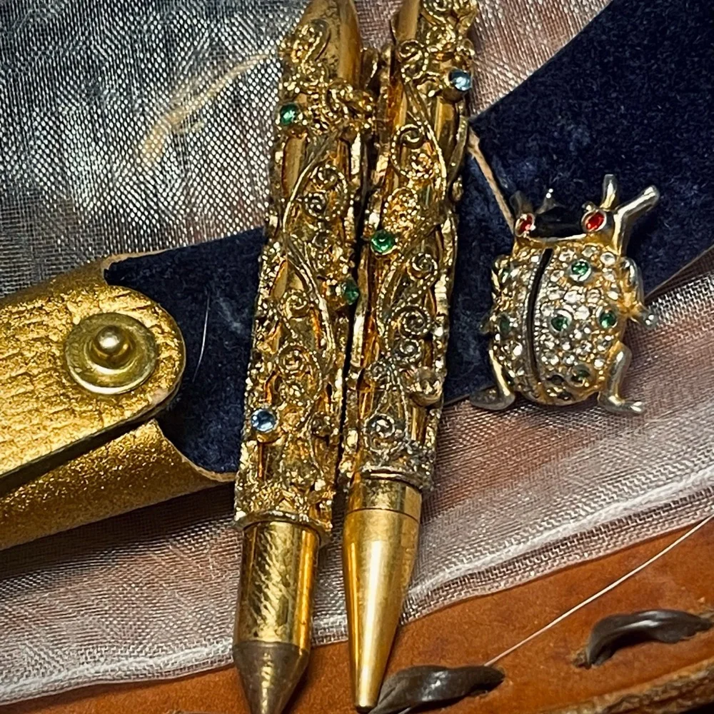 Vintage Gold Ornate Pen and Brooch Set